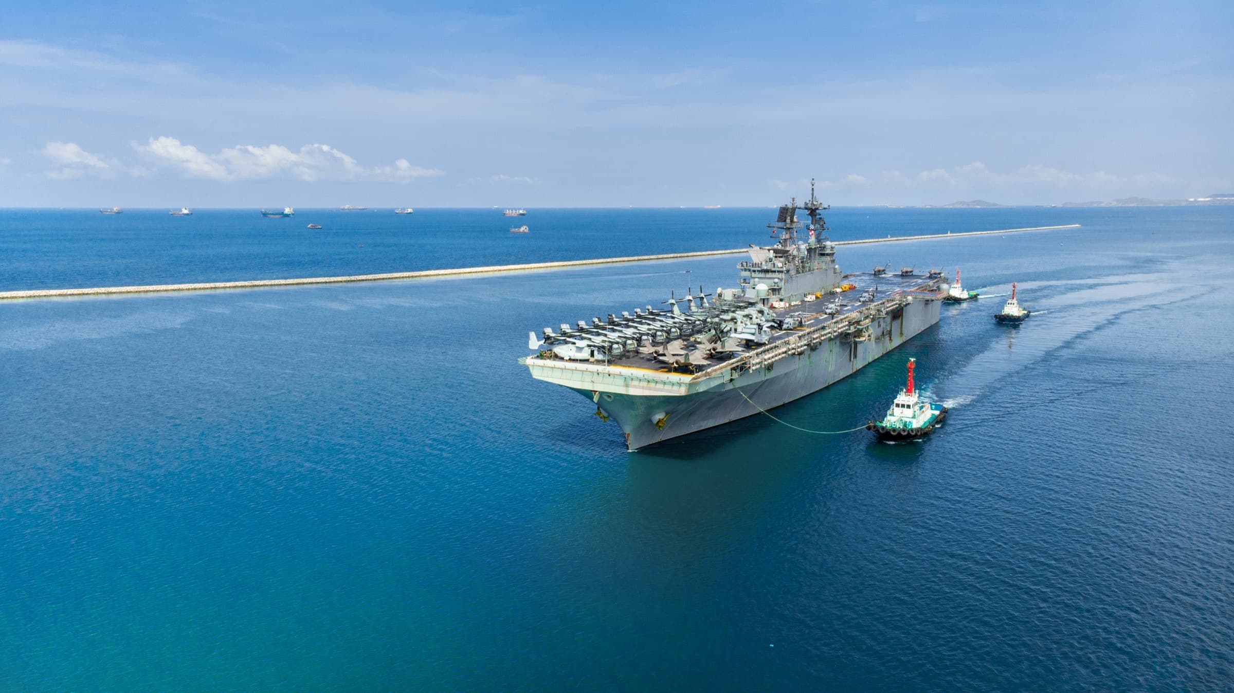 Tugs alongside a carrier